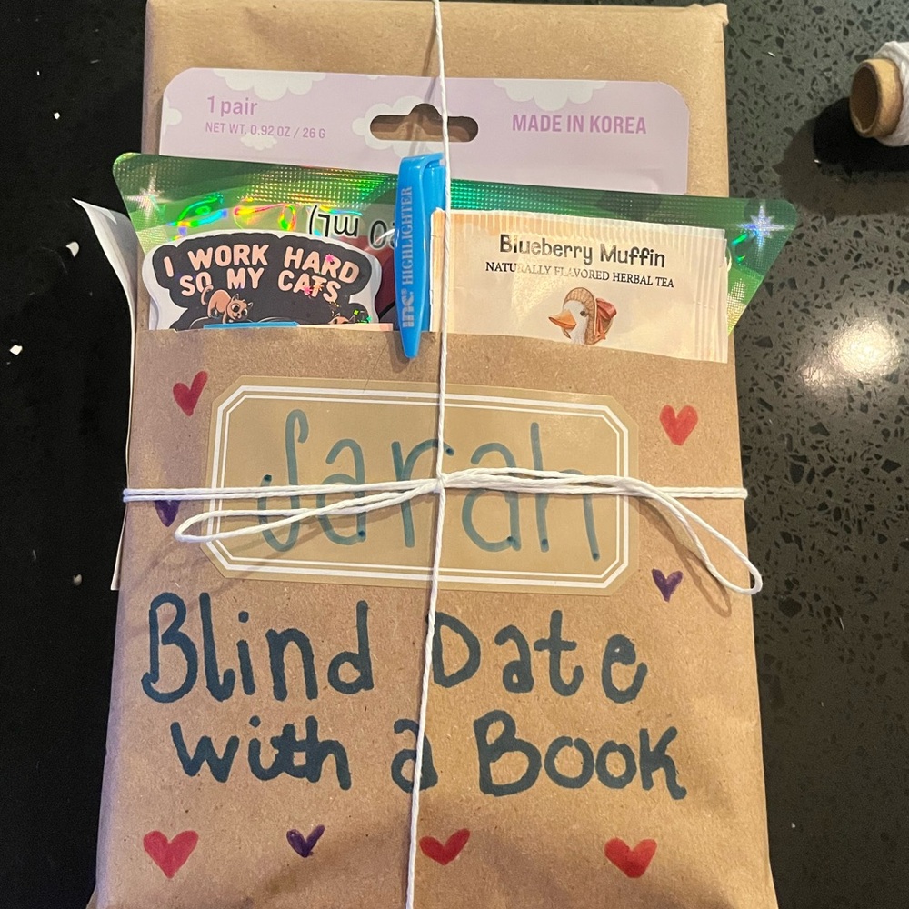 Blind Date with a Book Gift Set - Picture 1 of 3